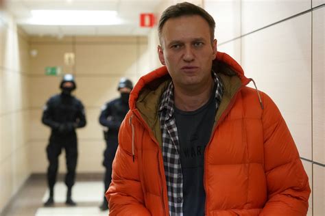  Navalny's Poisoning: A Stark Reminder of Russia's Political Landscape